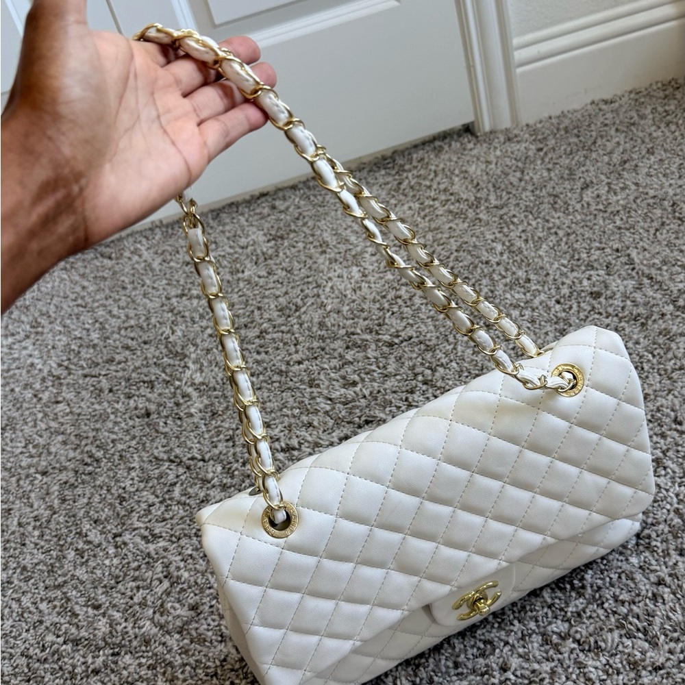 C C  Classic Flap Quilted Leather Shoulder Bag in White - Picture 8 of 10